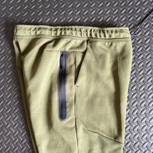 Nike Men’s Tech Fleece Taper Leg Pants - New - Picture 8 of 8